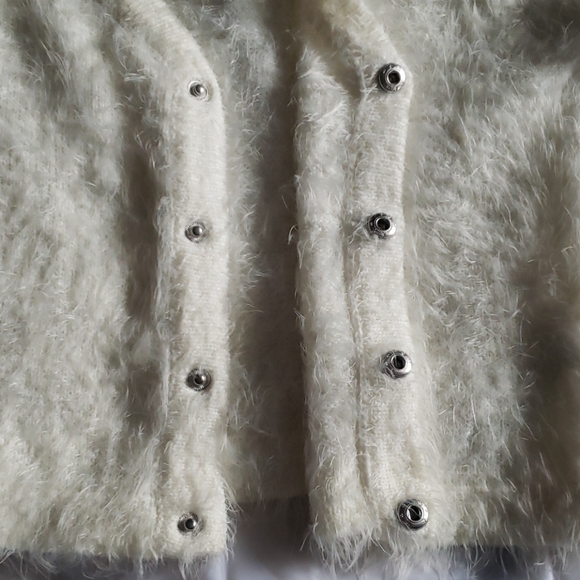 NWOT F21 Fuzzy Mohair Vneck Cardigan - Picture 8 of 10